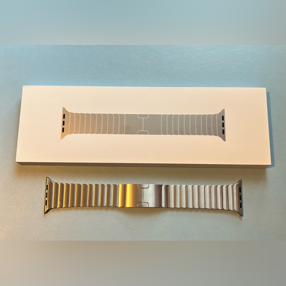 Apple Silver Link Bracelet Band. 42mm-45mm.